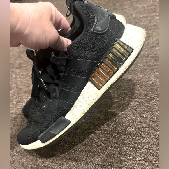 EUC! Adidas Women's 7.5 Black and White Sneakers - Picture 4 of 5